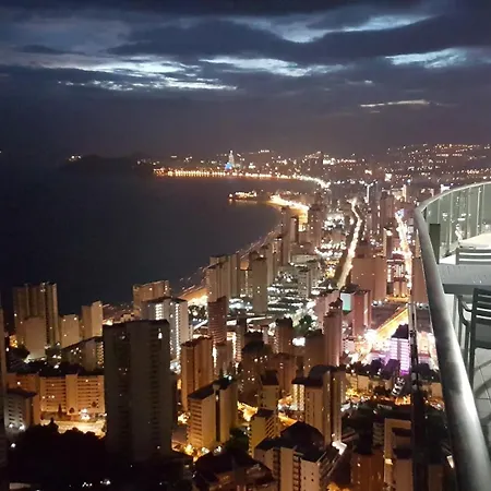 Deluxe Penthouse On The 42nd Floor With Amazing Sea Views Appartement