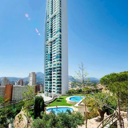 Deluxe Penthouse On The 42nd Floor With Amazing Sea Views Appartement *