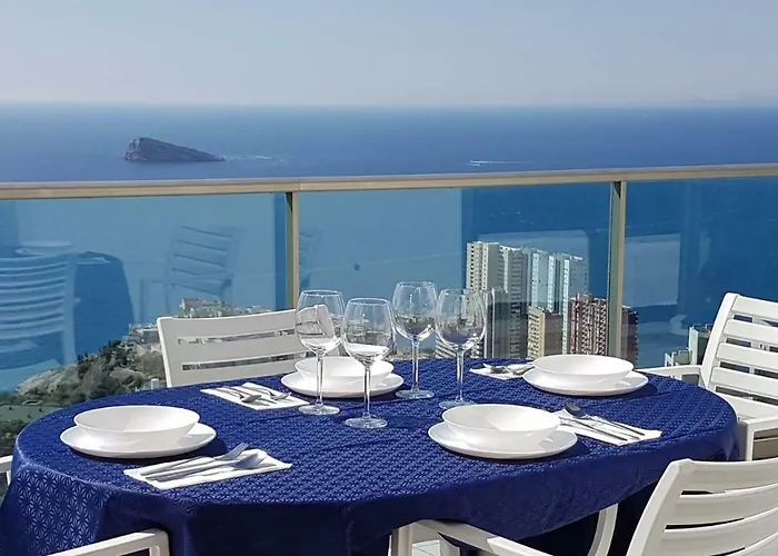 Deluxe Penthouse On The 42nd Floor With Amazing Sea Views דירה