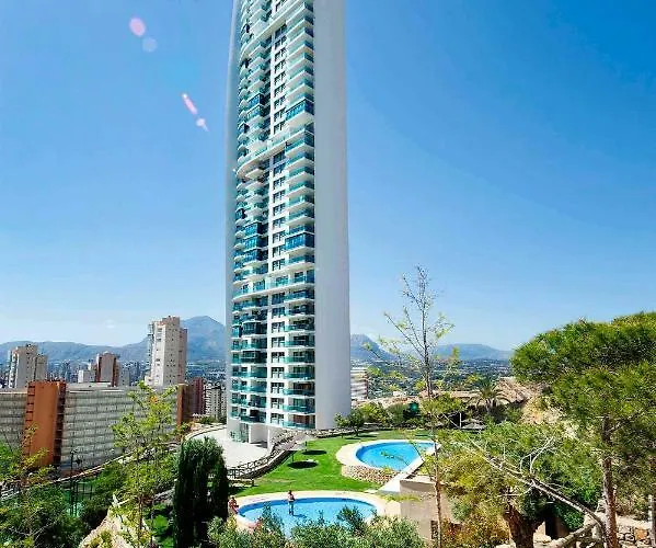 Deluxe Penthouse On The 42nd Floor With Amazing Sea Views דירה *
